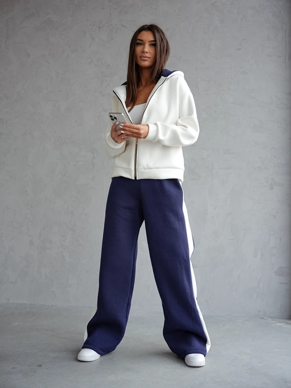 Set de damă de culoare bleumarin, compus dintr-un hanorac și pantaloni largi