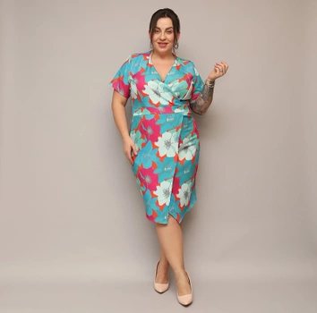Rochie plus size cu decolteu tip plic, cu flori verzi și portocalii