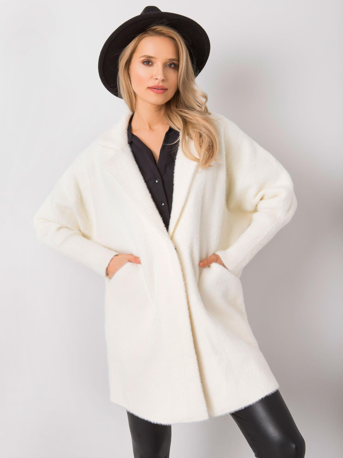 Palton tip alpaca, de culoare ecru