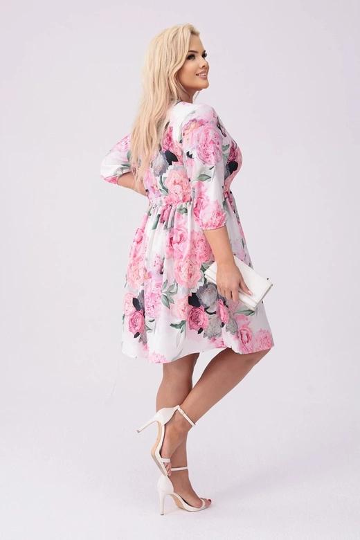 Rochie plus size cu imprimeu floral în nuanțe de ecru