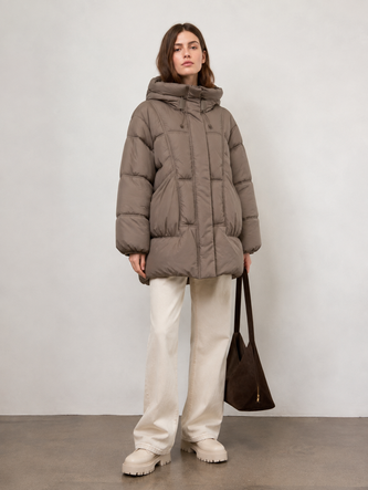 Jachetă de damă oversize din puf, de culoare maro deschis, tip puffer