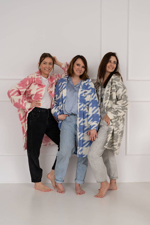 Palton oversize din material de cămașă, cu nasturi și buzunare, de culoare roz