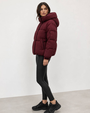 Jachetă de damă de culoare burgund, cu glugă, în stil oversize