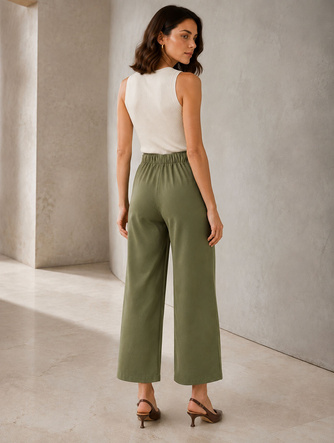 Pantaloni eleganți de damă, de culoare kaki, cu nasturi aurii