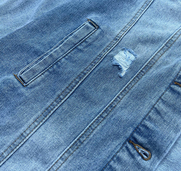 Jachetă din denim cu efecte de uzură