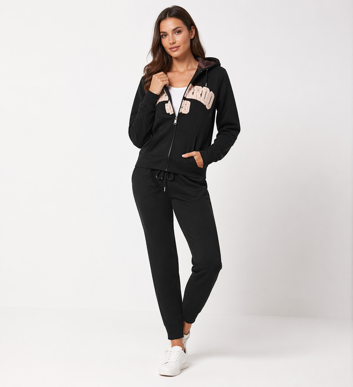 Hanorac negru cu fermoar și aplicații + pantaloni de trening
