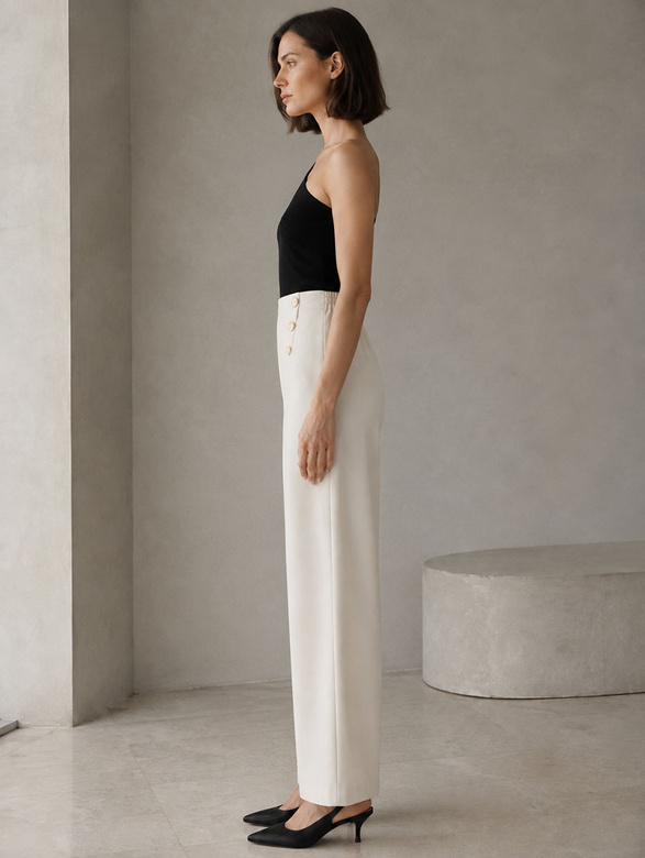 Pantaloni eleganți pentru femei, de culoare bej deschis, cu nasturi aurii