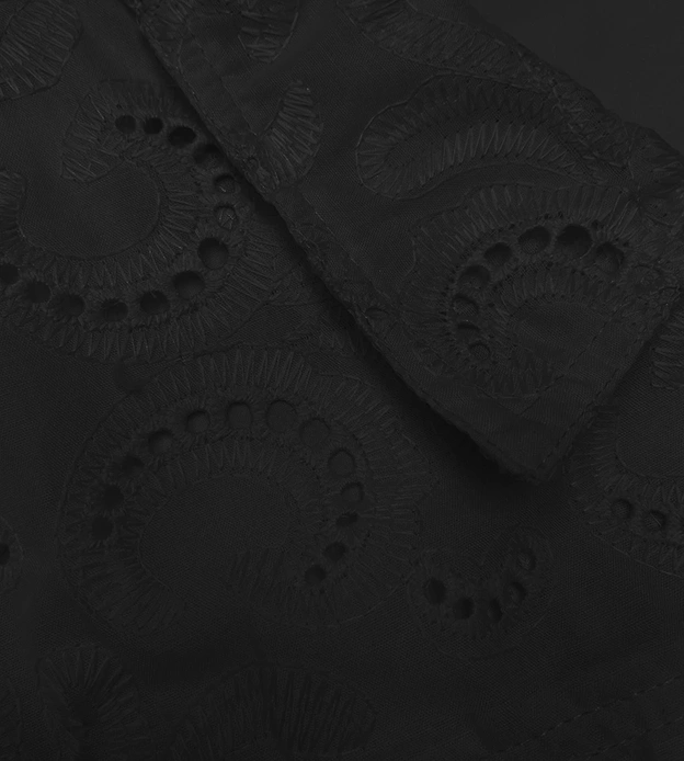 Set negru format din vesta scurtă și pantaloni scurți