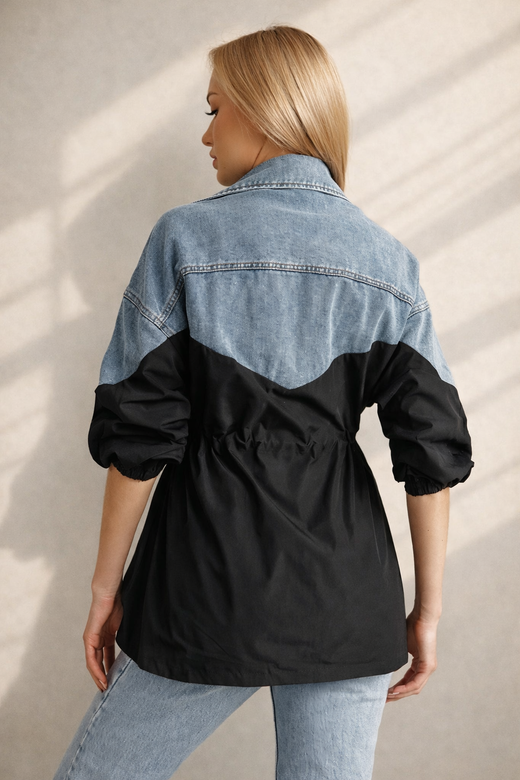 Jachetă lejeră din denim, realizată din materiale combinate, în nuanțe de albastru și negru
