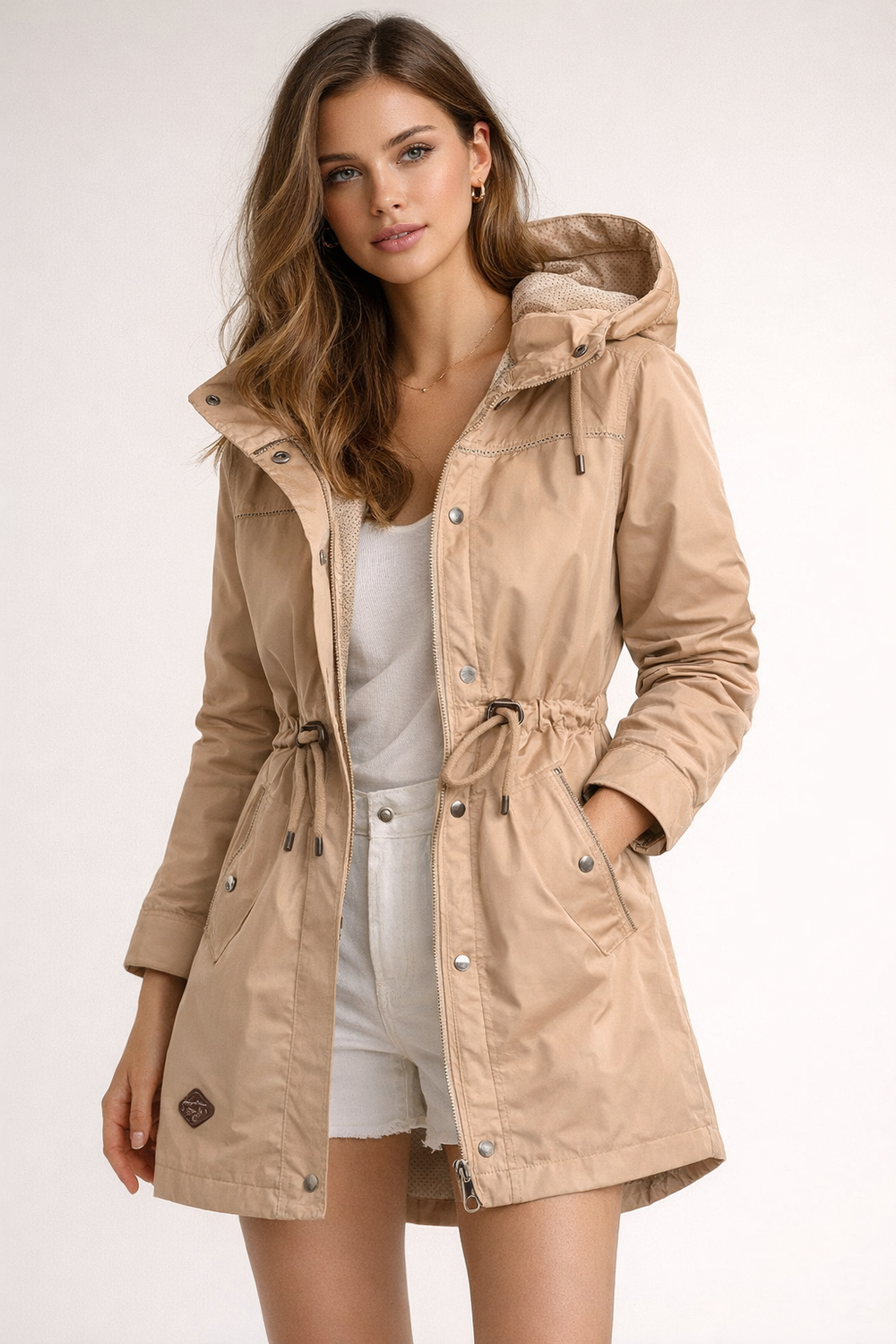 Parka minimalistă de culoare nisipie, cu glugă detașabilă