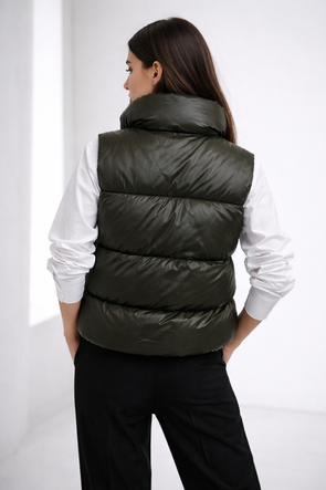 Krótka kamizelka khaki typu puffer