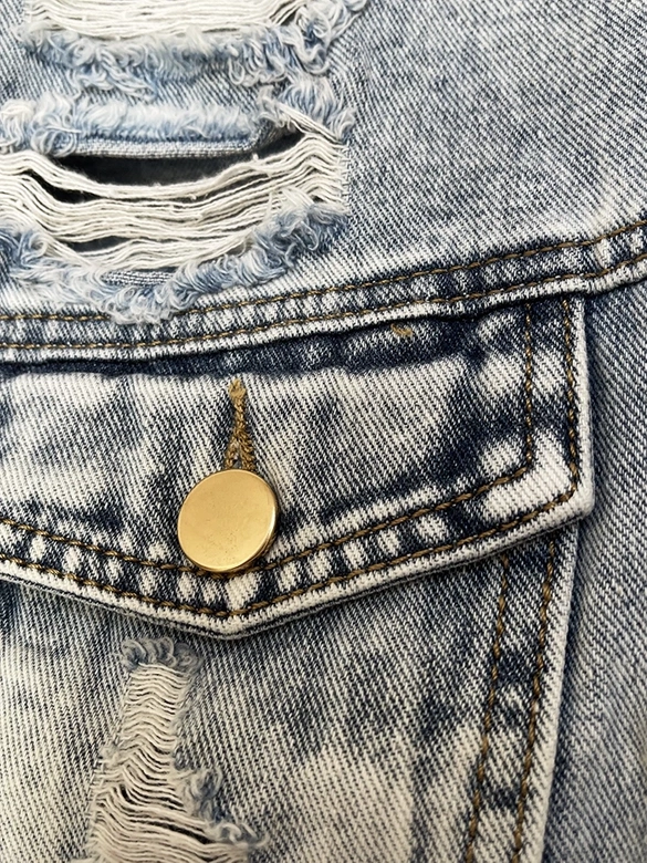 Jachetă scurtă din denim, de culoare albastru deschis