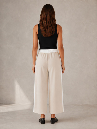 Pantaloni pentru femei de culoare bej deschis, cu croi larg