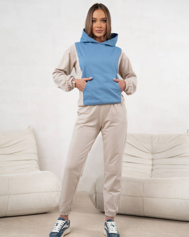Set de trening albastru-bej cu glugă – hanorac lejer cu buzunar de cangur și pantaloni comozi