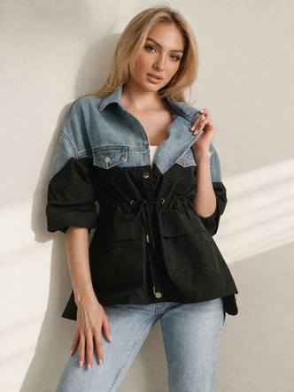 Jachetă lejeră din denim, realizată din materiale combinate, în nuanțe de albastru și negru