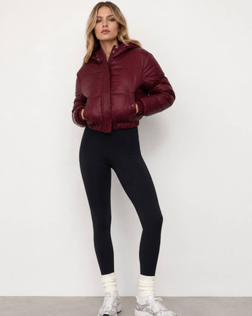 Jachetă scurtă de iarnă de culoare burgund, tip puffer, cu glugă