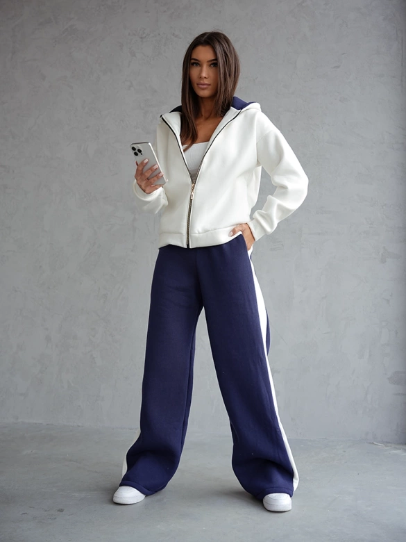 Set de damă de culoare bleumarin, compus dintr-un hanorac și pantaloni largi