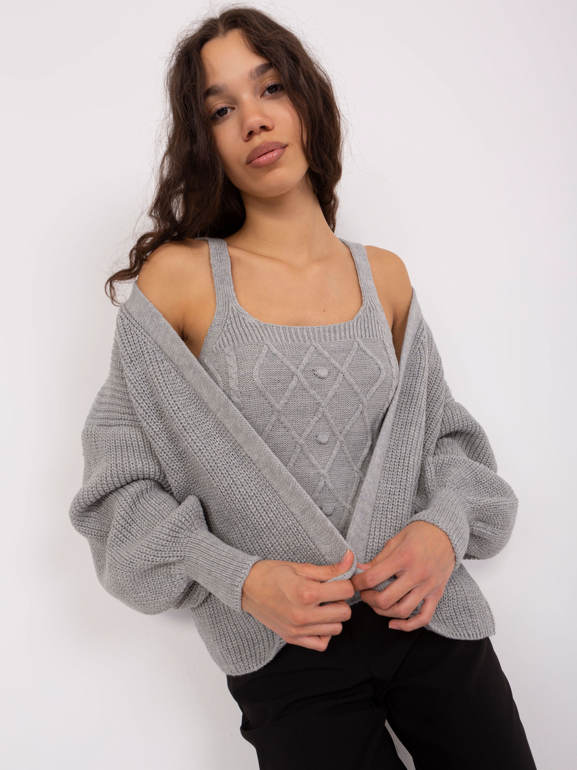 Set din tricot, gri, format din două piese: top și pulover