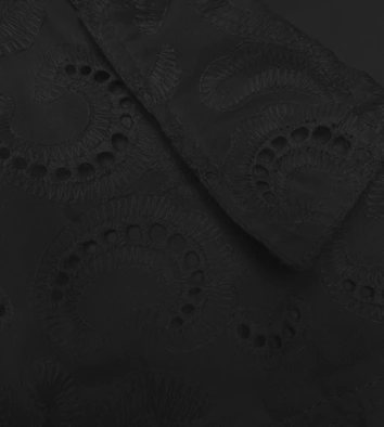 Set negru format din vesta scurtă și pantaloni scurți