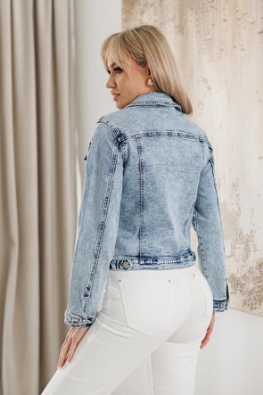 Jachetă din denim de culoare albastru deschis, cu nasturi