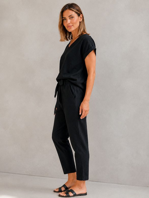 Set negru din in, compus din tricou și pantaloni