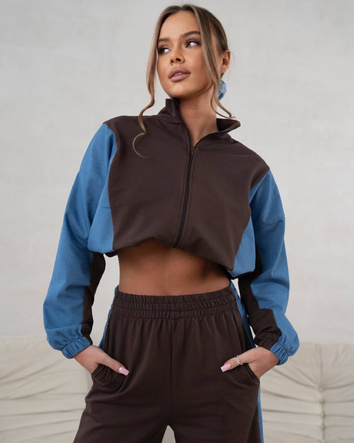 Un set elegant de trening în nuanțe de ciocolată – hanorac cu fermoar și pantaloni cu talie înaltă