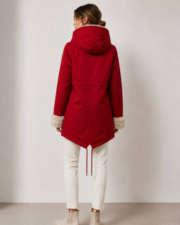 Parka de iarnă de culoare roșu închis, cu căptușeală din blană