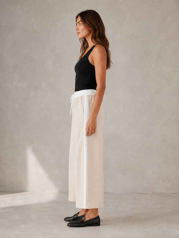 Pantaloni pentru femei de culoare bej deschis, cu croi larg