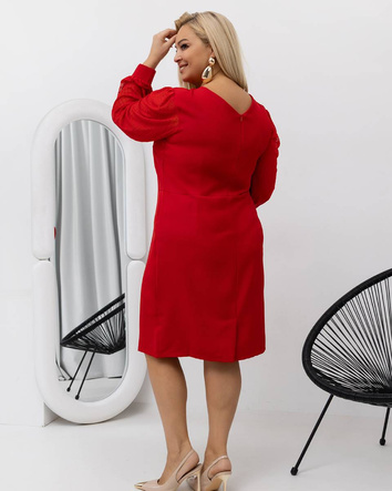 Rochie roșie simplă și plină de farmec
