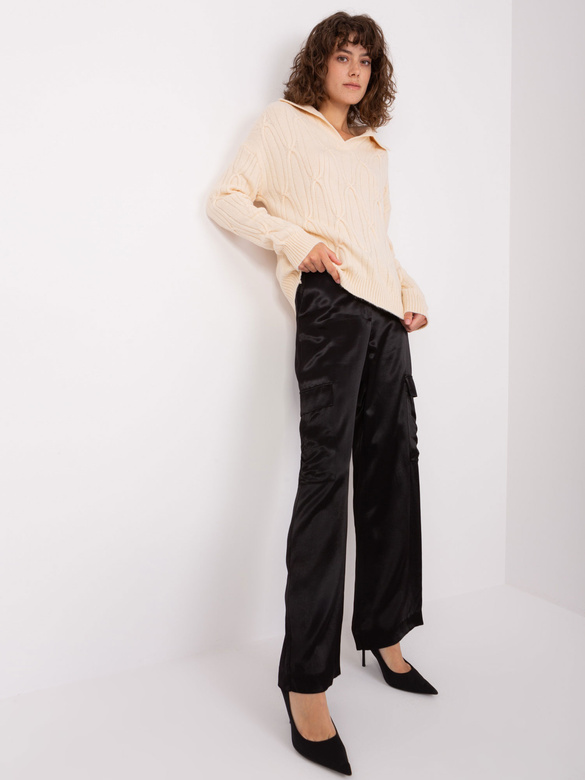Pulover lejer, de culoare bej deschis, cu împletituri