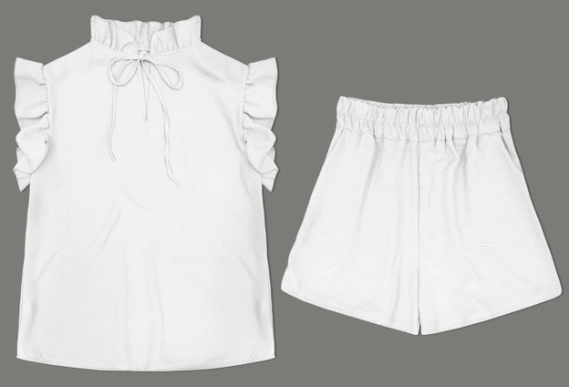 Set de vară compus dintr-o bluză cu volane și pantaloni scurți largi, de culoare albă