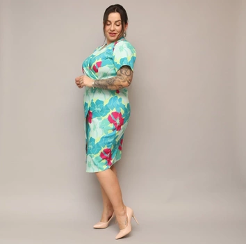 Rochie plus size cu decolteu tip plic, verde-fucsia, cu flori