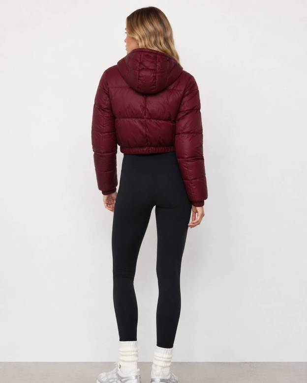 Jachetă scurtă de iarnă de culoare burgund, tip puffer, cu glugă