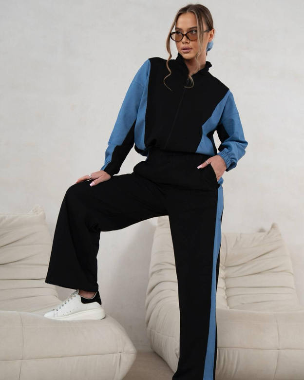 Un set elegant de trening negru – hanorac cu fermoar și pantaloni cu talie înaltă