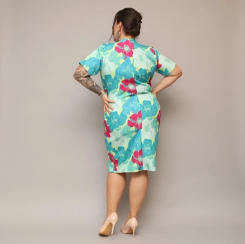 Rochie plus size cu decolteu tip plic, verde-fucsia, cu flori