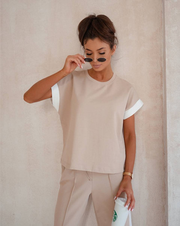 Set bej format din tricou și pantaloni cu dungi