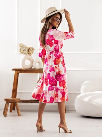 Rochie midi roz cu decupaj în partea de jos