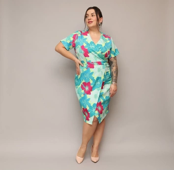 Rochie plus size cu decolteu tip plic, verde-fucsia, cu flori
