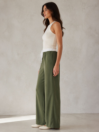 Pantaloni khaki pentru femei, cu croi larg